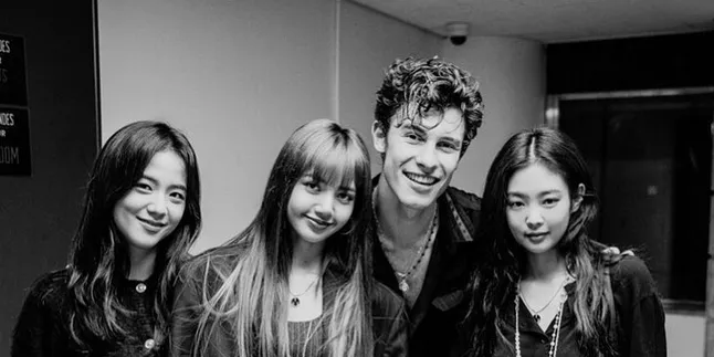 Konser di Seoul, Shawn Mendes Bagikan Foto dengan Jisoo, Lisa dan Jennie BLACKPINK Konser di Seoul, Shawn Mendes Bagikan Foto dengan Jisoo, Lisa dan Jennie BLACKPINK