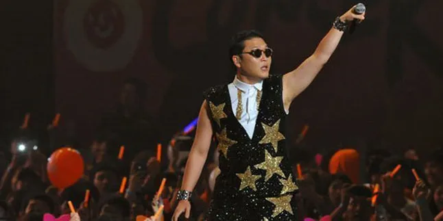 Konser Gratis PSY Sukses Dihadiri 80 Ribu Fans!