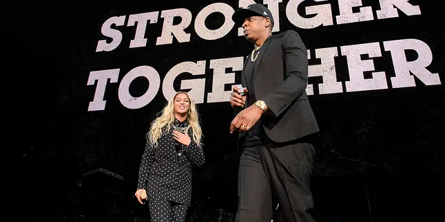 Konser Jay Z dan Beyonce Knowles Berakhir Dengan Fan Yang Berlari di Atas Panggung