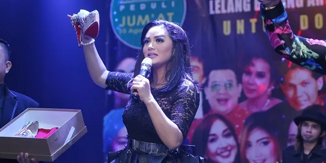 Konser Penggalangan Dana, Sepatu High Heels Krisdayanti Dilelang 6 Juta