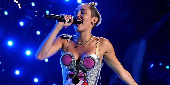 Kontroversi Miley Cyrus Kembali Dapat Dukungan
