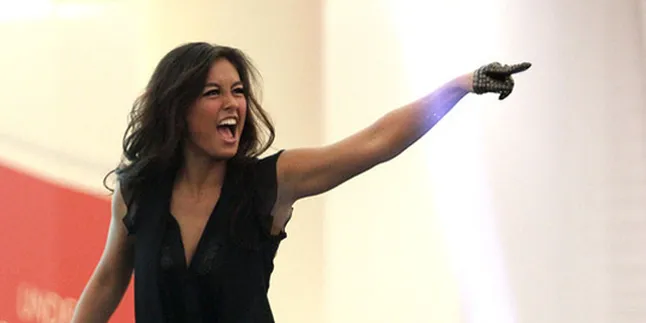 Koper Agnes Monica Dibongkar Paksa di Bandara