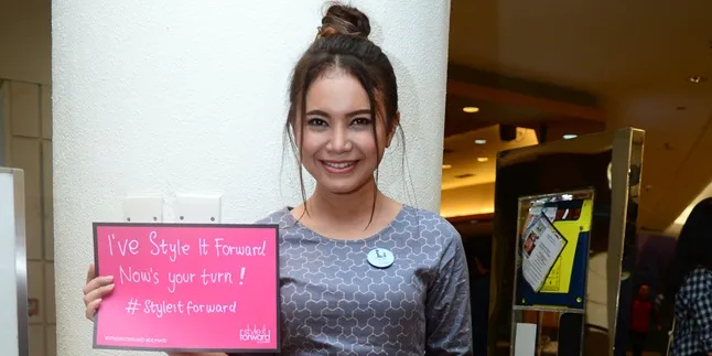Koran Malaysia Fitnah Rossa Sudah Nikah & Bermesraan Dengan Pria