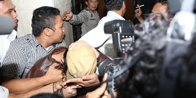 Korban Ingin Guntur Bumi Ditahan Hingga Pengadilan Korban Ingin Guntur Bumi Ditahan Hingga Pengadilan