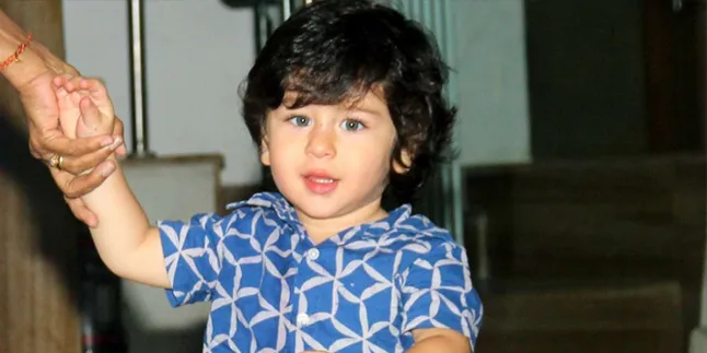Koreksi Paparazzi, Taimur Anak Kareena Kapoor Ingin Dipanggil Dengan Nama... Koreksi Paparazzi, Taimur Anak Kareena Kapoor Ingin Dipanggil Dengan Nama...
