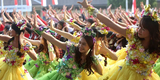 Kostum Lucu JKT48 Rayakan Hari Kemerdekaan Kostum Lucu JKT48 Rayakan Hari Kemerdekaan