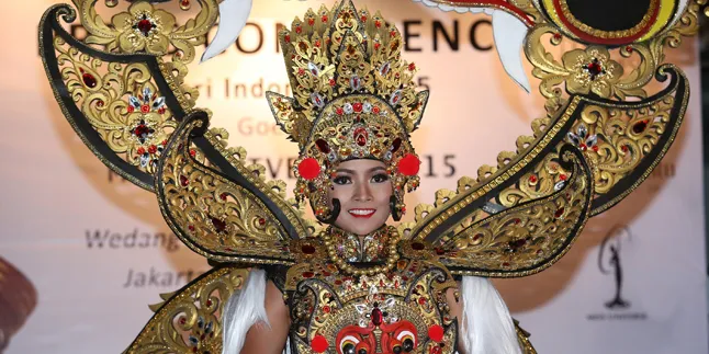 Kostum Puteri Indonesia 2015 Untuk Miss Universe, Seberat 27 Kg! Kostum Puteri Indonesia 2015 Untuk Miss Universe, Seberat 27 Kg!