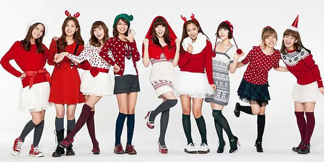 Intip Kostum Sinterklas Cute dan Seksi Ala Girlband K-Pop!