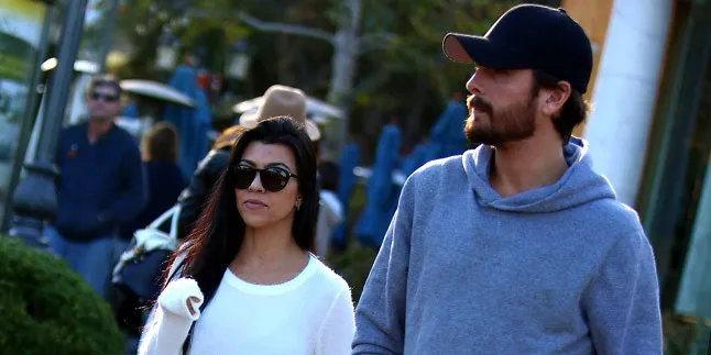 Kourtney Kardashian & Scott Disick Ketahuan Hang Out Bareng Lagi