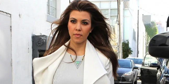 Kourtney Kardashian Hamil Anak Ketiga?