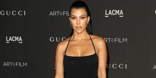 Kourtney Kardashian Tertangkap Dinner Bareng Scott Disick & Sofia Richie