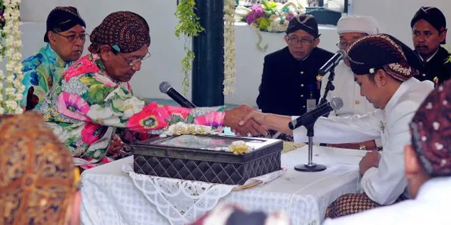 KPH Notonegoro Resmi Menjadi Suami GKR Hayu KPH Notonegoro Resmi Menjadi Suami GKR Hayu