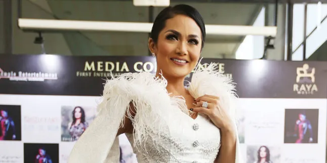 Krisdayanti Akui Sedot Lemak dan Ingin Lakukan Operasi Plastik