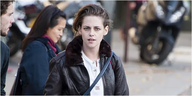 Kristen Stewart Jalan Santai Bareng Cewek Misterius, Pacar Baru? Kristen Stewart Jalan Santai Bareng Cewek Misterius, Pacar Baru?