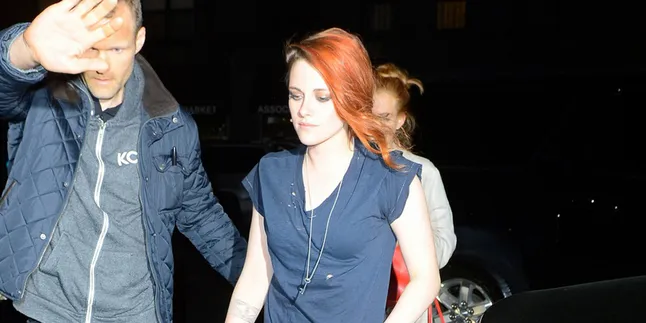 Kristen Stewart Bakal Kapok Pakai Jins Ketat Gara-Gara Ini Kristen Stewart Bakal Kapok Pakai Jins Ketat Gara-Gara Ini