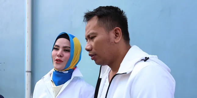 Kronologi Angel Lelga Jatuh di Kamar Mandi Hingga Keguguran