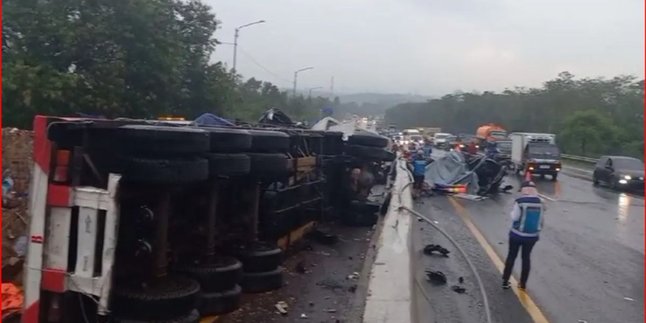 Chronology of the Fatal Accident of the Pilgrimage Bus on Cipularang Toll Road, Colliding with a Truck and Claiming Lives