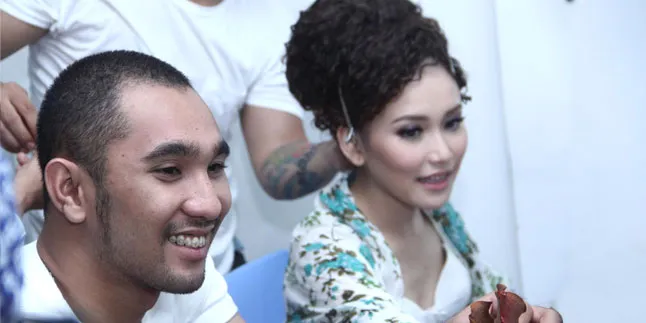 KUA: Nikah Ayu Ting Ting - Enji Didaftarkan 2 Juli 2013
