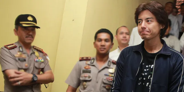 Kuak Inisial M, Roger Danuarta Jalani Pemeriksaan Tambahan Kuak Inisial M, Roger Danuarta Jalani Pemeriksaan Tambahan