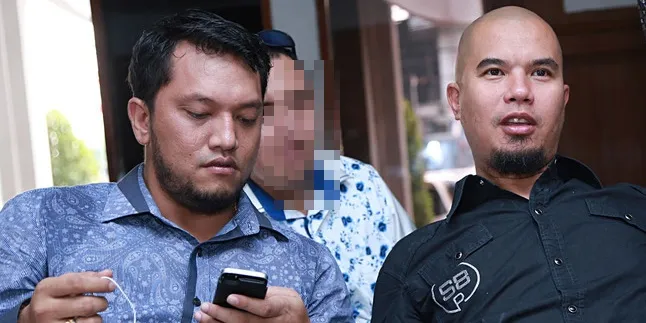 Kuasa Hukum Ahmad Dhani Tak Akan Biarkan Farhat Abbas Lolos Kuasa Hukum Ahmad Dhani Tak Akan Biarkan Farhat Abbas Lolos
