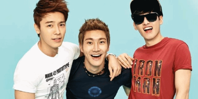 Kuat! Siwon SuJu Angkat Donghae dan Eunhyuk Sekaligus Kuat! Siwon SuJu Angkat Donghae dan Eunhyuk Sekaligus