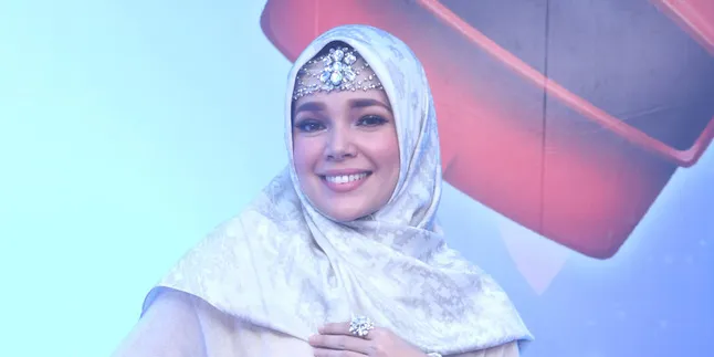 Kuatkan Niat, Dewi Sandra Ingin Berangkat Beribadah Haji Kuatkan Niat, Dewi Sandra Ingin Berangkat Beribadah Haji