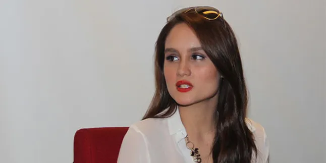 Kuliah di Amerika, Cinta Laura Raih IPK Tinggi