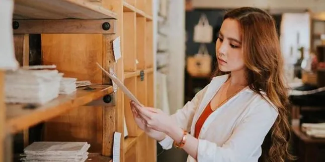 Kuliah di Melbourne Seperti Iqbaal Ramadhan, Agatha Chelsea Tak Lupakan Karirnya Kuliah di Melbourne Seperti Iqbaal Ramadhan, Agatha Chelsea Tak Lupakan Karirnya
