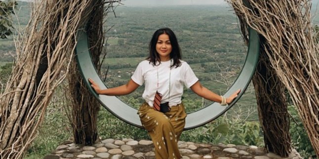 Gathering with Loved Ones, Nirina Zubir Celebrates Valentine's Day with Family at Home
