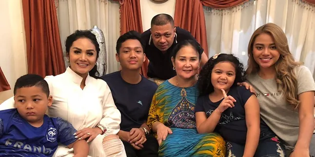 Kumpul Bersama Aurel dan Azriel, Begini Kebahagiaan Krisdayanti