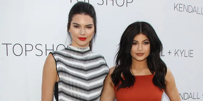 Kunjungi Australia, Kendall & Kylie Jenner Malah Dilempari Telur