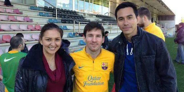 Kunjungi Barcelona, Donna - Darius Berfoto Dengan Lionel Messi
