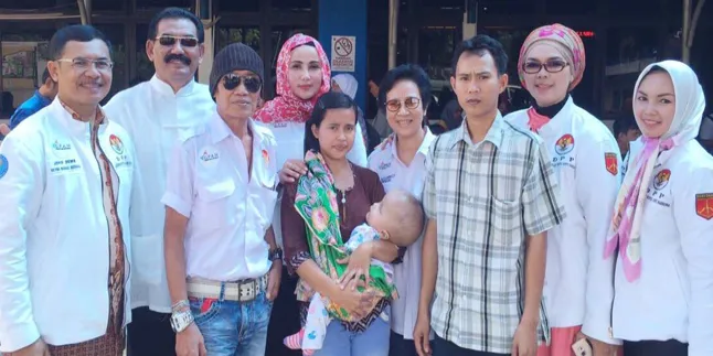 Kunjungi Bayi Penderita Hyrdrocephalus, Ini Harapan Tessy