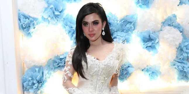 Kunjungi Italia, Syahrini Mendadak Berbunga-Bunga Kunjungi Italia, Syahrini Mendadak Berbunga-Bunga
