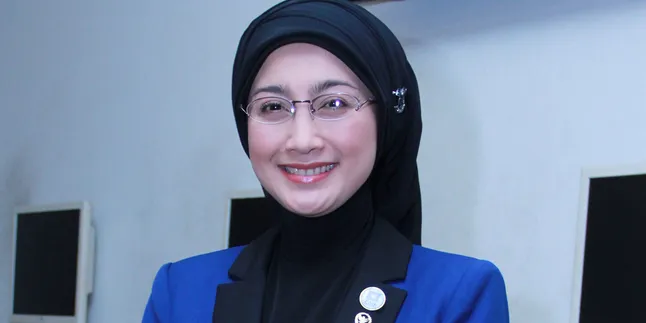 Kunjungi Lima Anak Terlantar, Desy Ratnasari Dipanggil 'Bunda'