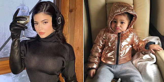 Kylie Jenner & Stormi Webster Kembaran Baju untuk Pesta Natal, Cantik Banget!