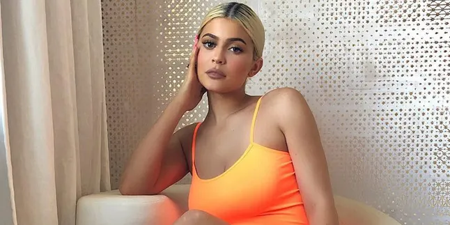 Kylie Jenner & Travis Scott Dikabarkan Sudah Tunangan Diam-Diam