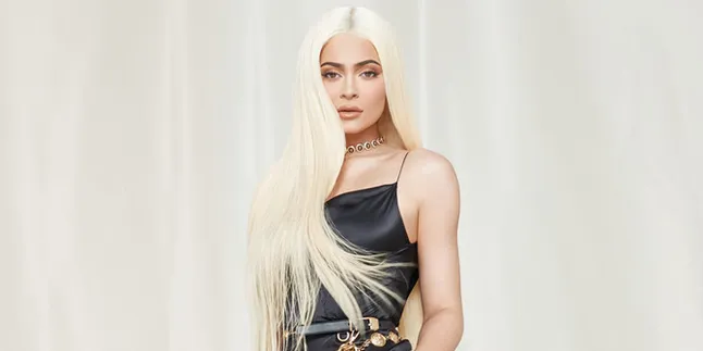 Kylie Jenner Buka-Bukaan Soal Operasi Plastik, Pernah Nggak Sih?