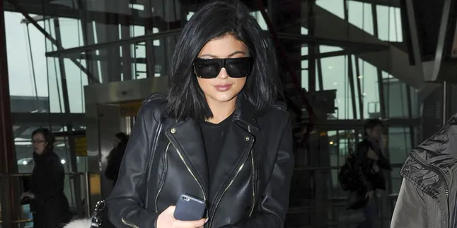 Kylie Jenner Garap Lagu Bareng Kanye West?