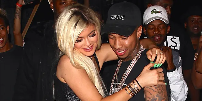 Kylie Jenner Sebar Video Ciuman Panas Dengan Tyga, Netizen Heboh