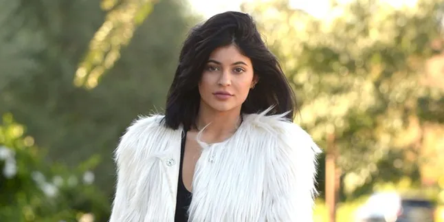 Kylie Jenner Ungkap Alasan Operasi Plastik Bibir Agar Tampak Tebal