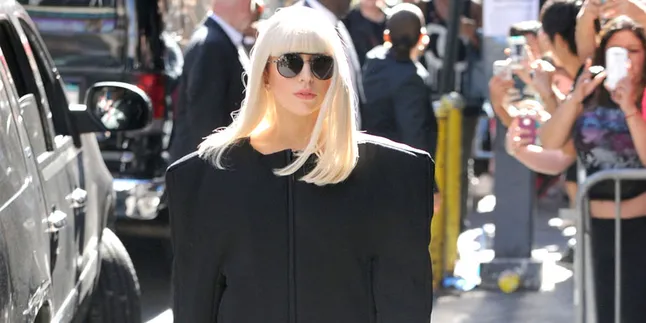 Lady Gaga Bantah Kolaborasi Dengan Rihanna