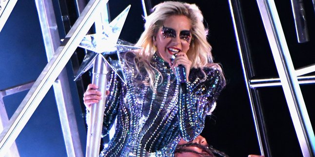 Lady Gaga Belikan Fans Pizza Setelah Batal Tampil di Montreal