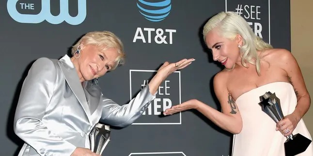 Lady Gaga Berbagi Piala dengan Glenn Close di Critics' Choice Awards