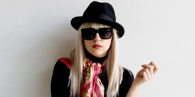 Lady Gaga Bikin Piercing di Hidung, Yuk Intip Prosesnya!