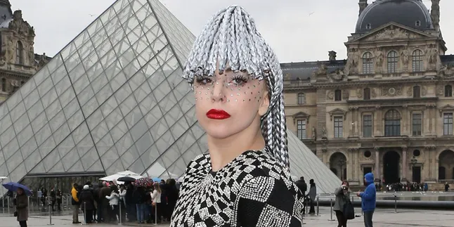 Lady Gaga Pajang Foto di Tempat Tidur, Masih Cantik?
