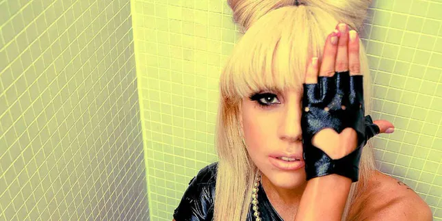 Lady Gaga Pamer Kostum Baru di VMA 2013