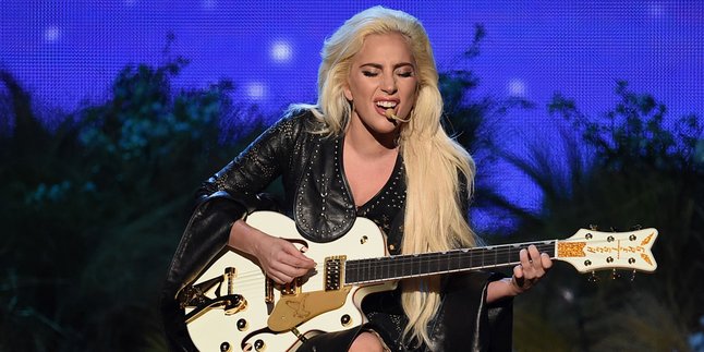 Lady Gaga Posting Foto Throwback & Beri Pesan Untuk Fans