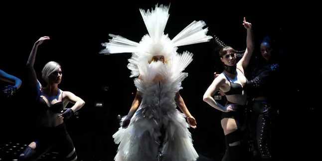 Lady Gaga: Sampul Album ARTPOP Adalah Favoritku!