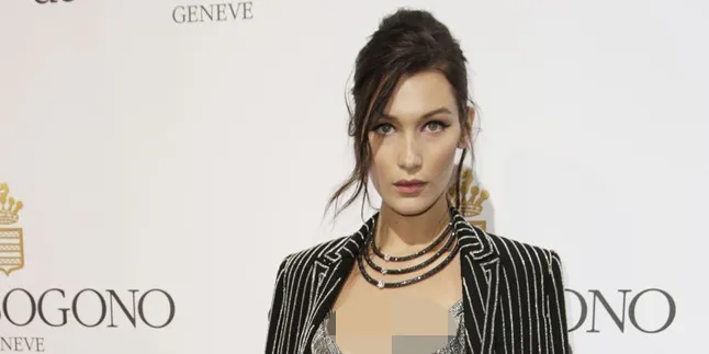 Lagi, Bella Hadid Pamer Aset Super Hot Tanpa Bra di Cannes 2016 Lagi, Bella Hadid Pamer Aset Super Hot Tanpa Bra di Cannes 2016